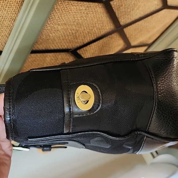 Black Coach Bag - Picture 4 of 9